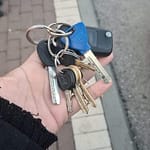 מנעולן בדימונה מאייל לוק מתמחה בפריצת רכבים 24/7 בטלפון 0529252323 פורץ רכבים בדימונה מחלץ רכב נעול של מטיילים בכביש הראשי ליד פרץ סנטר
